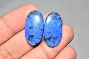 Paire de cabochons en dumortierite de qualité exclusive pour bijoux et boucles d'oreilles - Product Image 5