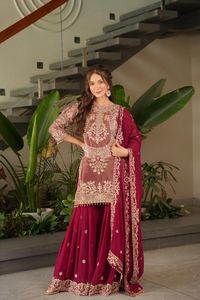 Ensemble de luxe en soie bordeaux style Sharara, broderie Zari dorée, Kurta droite et Palazzo évasé, pour mariages et fêtes indiens et pakistanais - Product Image 3