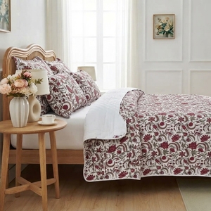Juego de Cubrecamas Aztec Maroon de 3 Piezas, Diseño Sólido con Pespunte en Diamante, Mezcla de Algodón T-150, Ropa de Cama para Toda Temporada, Uso Doméstico, Duradero y Elegante - Product Image 1