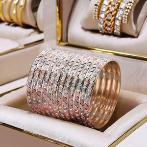 Brazaletes chapados en oro de 3 tonos de moda al por mayor, brazaletes de lujo, brazalete de oro de 3 tonos para mujer, brazaletes de latón con relleno de oro tricolor - Product Image 4