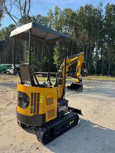 Mini-excavatrice AGT H12R à vendre, équipée d'un moteur diesel de 12 ch, d'une masse opérationnelle de 7 T et d'une capacité de godet de 1,7 m³ - Product Image 4