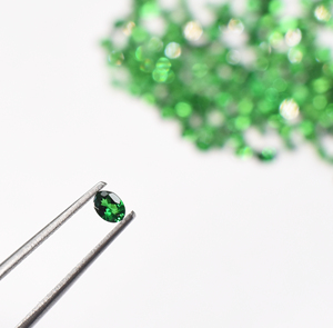 Pierre précieuse naturelle Tsavorite vert foncé taille poire 4x3 mm, qualité Eye Clean, pierre en vrac pour bijoux - Product Image 3