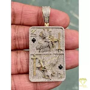 Colgante de Lujo Estilo Hip Hop con Moissanita, Plata de Ley 925, Opciones de Baño de Rodio y Oro por Trisha Jewels - Product Image 4