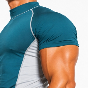 T-shirt de compression à col montant pour homme – Confort premium, séchage rapide, extensible, souple, mouvement fluide, design moderne - Product Image 4