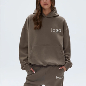 Sweat à capuche oversize pour femme avec logo personnalisé sur la poitrine, cordon de serrage, capuche croisée, épaules tombantes et poche kangourou - Product Image 6