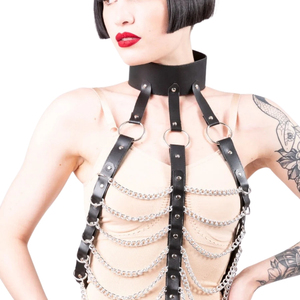 Harnais de poitrine en cuir noir avec sangle de cou et chaînes en acier, ajustement réglable pour les tenues de club - Product Image 5