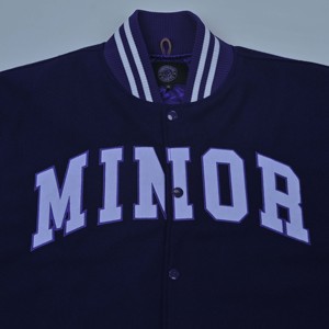 Blouson universitaire vintage d'hiver pour homme, style Letterman, coupe slim, avec manches personnalisées en polyester et élasthanne, boutons en corne - Product Image 2