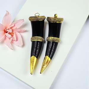 Colgante de Cuerno de Búfalo Natural con Tapas en Tono Dorado, Forma Curva Pulida, Decoración y Regalo de Boda Negro BURAQ HANDICRAT - Product Image 4