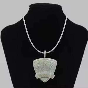 Colgante de Plata de Ley 925 con Moissanita, Corte Brillante Redondo, Diseño de Escudo, Chapado en Oro, Joyería Unisex para Fiestas - Product Image 1