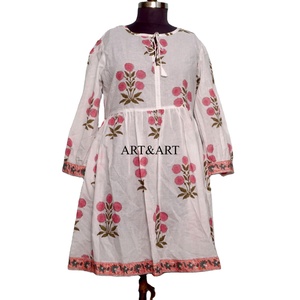 Robe trapèze vintage bohème pour femme, longueur genou, tricotée 100 % coton, manches trois-quarts, imprimé floral, faite à la main, pour les vacances, naturelle - Product Image 1