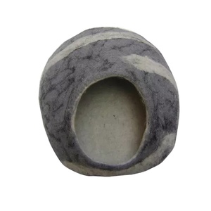 Cuevas de gato de fieltro de lana de oveja 100% hechas a mano, diseño sólido ecológico, camas para casa de mascotas, tamaño mediano, lavable, embalaje personalizado de Nepal - Product Image 1