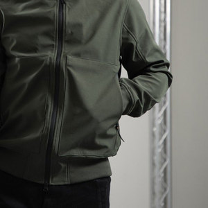 Chaqueta Softshell Verde Oliva para Hombre, Cuello Alto, Cierre de Cremallera, Resistente al Viento, Informal, para Otoño, Corte Regular, Exterior de Poliéster - Product Image 2