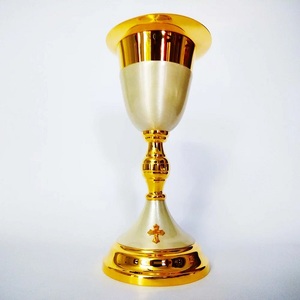Cáliz de Latón Moderno, Copa de Comunión, Copa de Vino Real, Dorado Pulido, Diseño Clásico Católico para Iglesia, para Rituales de Altar - Product Image 4