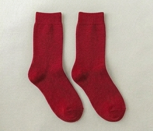 Chaussettes ras du cou pour femmes, couleur unie rouge, tricotées, respirantes, pour usage quotidien, longueur standard, automne - Product Image 1