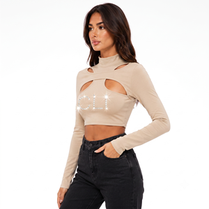 Chemisier court élégant à manches longues et col roulé pour femme, avec découpes, logo personnalisé en strass, en coton et élasthanne, pour tenue décontractée - Product Image 4