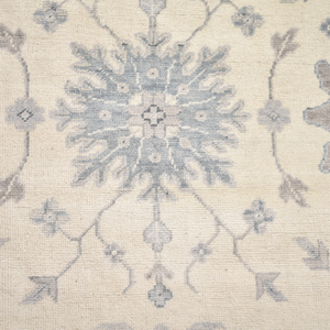Alfombra Oushak de Lana Anudada a Mano en Color Crema Marfil y Gris Pizarra Mate, Alfombra Decorativa Moderna y Clásica para Sala de Estar con Diseño Floral - Product Image 3