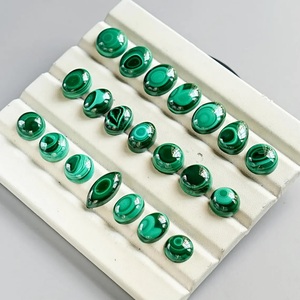 หินอัญมณี Malachite ธรรมชาติ Cabochon สำหรับการรักษาการเติบโตของธุรกิจเรกิการทำสมาธิแบบสงบ - Product Image 3