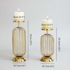 Ensemble de bougeoirs design en fil doré, 31 cm et 25,5 cm, décoration d'intérieur, utilisation pour mariage, support en métal durable - Product Image 1