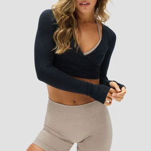 T-shirt de sport personnalisé en Spandex, vêtement de fitness, haut de yoga à manches longues avec trous pour les pouces, col profond, coupe courte, pour la course à pied - Product Image 1