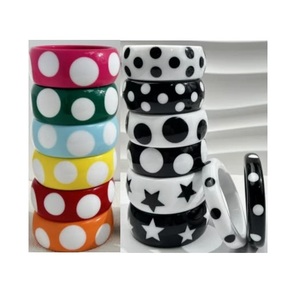 Bracelet en résine fait main au design tendance, vente en gros, bracelet manchette en résine personnalisé, designs uniques, bracelet en acrylique de qualité supérieure - Product Image 1