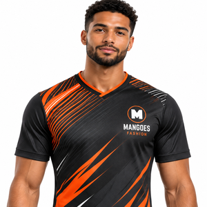 Ensemble de tenue de football pour hommes, kit d'équipe personnalisé sublimé, respirant, antibactérien, séchage rapide, 100% polyester, maillot et short d'entraînement - Product Image 4