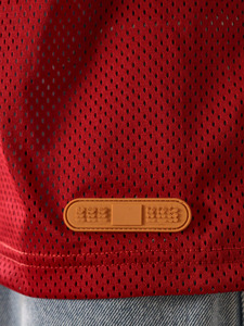Maillot de football américain rétro rouge personnalisé pour homme, coupe oversize, en mesh respirant, uniforme d'équipe, numéro personnalisé, maillot d'entraînement pour joueur - Product Image 4