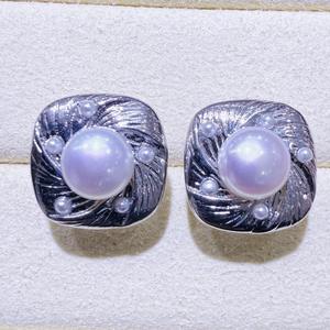 Boucles d'oreilles classiques en argent S925 de style rétro médiéval, avec perles d'eau douce carrées - Product Image 3