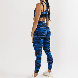 Leggings de sport taille haute pour femmes, design vintage drapeau américain imprimé par sublimation noire personnalisée - Product Image 6