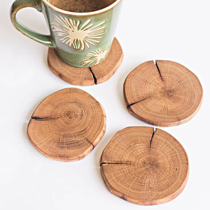 Juego de posavasos de madera maciza para uso en comedor, café y té, con superficie duradera y un hermoso acabado natural. - Product Image 1