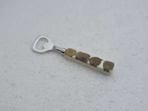 Abridor de botellas de diseño recién elaborado con mango de resina, abridor de botellas de acero inoxidable con mango de resina a precio de fábrica al por mayor. - Product Image 5