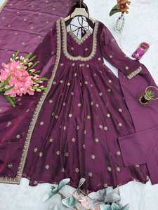 Compra al por mayor: Vestido Anarkali de seda Fandy de alta calidad con vuelo de 3.5m, bordado y lentejuelas, traje étnico completamente cosido. - Product Image 3