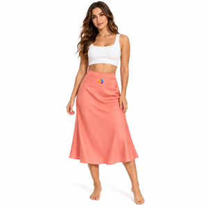 Encuentra una opción de estilo fresco con la falda midi para mujer, diseñada para un movimiento cómodo, un acabado impecable y fácil coordinación con tops. - Product Image 1