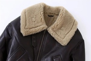 Chaqueta bomber de cuero PU negro para hombre con cuello y puños de piel sintética, abrigo corto de invierno a prueba de viento con cierre de cremallera. - Product Image 6