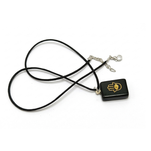 Collier pendentif main de la protection en tourmaline noire - Amulette de protection gravée en or avec symbole de main et œil protecteur, chaîne à cordon réglable - Product Image 1