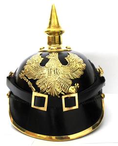 Casco de Cuero Pickelhaube Imperial Alemán Hecho a Mano de Primera Calidad, Casco Histórico de Oficial Prusiano con Púas, Coleccionable - Product Image 1