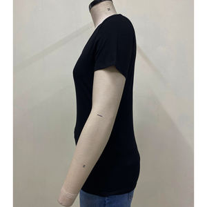 T-shirt tendance pour femmes, col en V, manches courtes, tissu léger et confortable, parfait pour la superposition, style streetwear et mode décontractée - Product Image 4