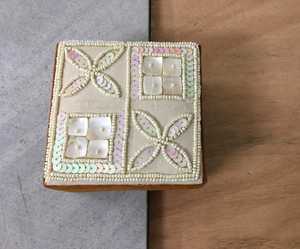 NOUSHAD ARTISANAT NH-997 Boîtes à bijoux rectangulaires de luxe modernes de haute qualité avec broderie Zari et perles pour entreprises - Product Image 5