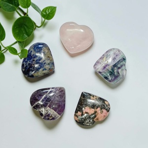 Pierre précieuse naturelle en forme de cœur, cristal sculpté, quartz rose, améthyste, fluorite, cadeau d'amour, décoration - Product Image 1