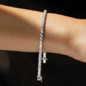 Pulsera de Diamantes Cultivados en Laboratorio de Calidad de Exportación, Plata de Ley 925, Joyería de Lujo Personalizada con Incrustaciones de Diamantes para Mujer y Uso de Moda en Venta - Product Image 4