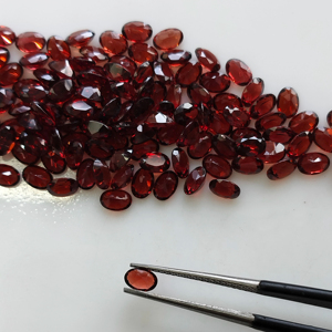 โกเมนสีแดงธรรมชาติ 5x3.5 มม. รูปทรงวงรี คุณภาพดีที่สุด พลอยหลวมสำหรับทำเครื่องประดับ - Product Image 4