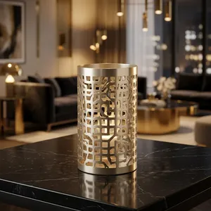 Linterna cilíndrica de metal con recortes geométricos, resistente al calor, decoración para el hogar - Product Image 1