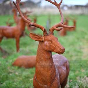 Sculpture de renne en bois de cerf grandeur nature avec base, finition rouille, prix de gros - Product Image 4