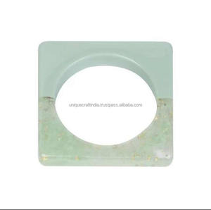 Bracelets en résine faits à la main de style vintage pour femmes, vente en gros en provenance d'Inde, nouvelle collection pour la Saint-Valentin et les tenues de mariage - Product Image 3