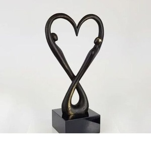 Sculpture en aluminium coulé de designer, conçue pour compléter l'architecture moderne et la décoration intérieure. - Product Image 3