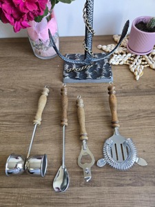 Ensemble d'outils de bar à manches en bois faits à la main avec support métallique design, parfait pour les bars à domicile, la présentation et l'accueil des invités, en provenance d'Inde. - Product Image 4