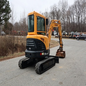 Mini-excavatrice Hyundai robuste pour les travaux de terrassement exigeants, offrant une maniabilité optimale pour les espaces étroits et les chantiers restreints. - Product Image 3