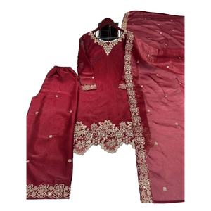 Ensembles de costumes pour femmes de créateur avec broderie lourde Séquence Travail Haut-Bas et Dupatta - Product Image 1