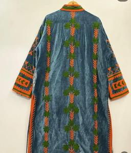 Kimono de terciopelo con bordado Suzani - Product Image 4