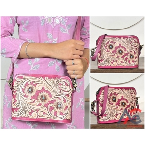 กระเป๋าถือหนังแท้ลายดอกไม้แกะสลักด้วยมือ ดีไซน์ใหม่สุดพิเศษปี 2026 สำหรับผู้หญิง ใช้งานได้หลากหลาย กระเป๋าหนังสีชมพูแท้ - Product Image 1