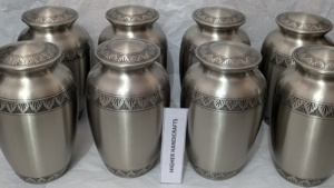 Urna Conmemorativa Premium para Adultos en Acabado de Peltre Cepillado |   Construcción de latón macizo |   Urnas Funerarias a Precios Directos de Fábrica - Product Image 5